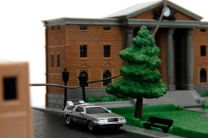 Volver al Futuro Nano Scene Hollywood Rides Hill Valley Courthouse Scene con 2 mini vehiculos